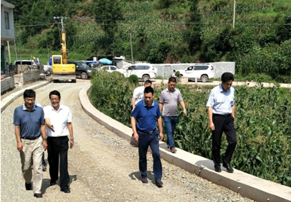局董事长、党委书记杜会民一行赴毕节市农村公路项目检查