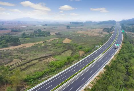 广西兴六高速路面改造项目顺利通过竣工验收